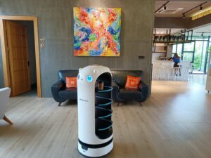 contactless hotel robots